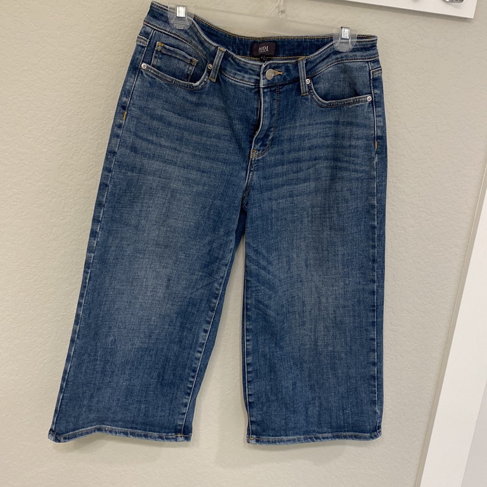 NYDJ wide leg capri, size 8, excellent condition